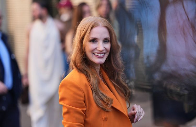 Jessica Chastain adopte le carré mi-long et la transformation est spectaculaire