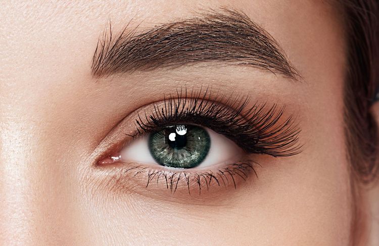 Les extensions de cils sont-elles dangereuses ? Un ophtalmologue répond