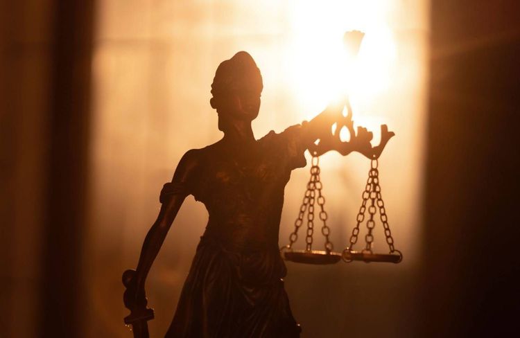 Violences sexuelles et emprise sectaire : les dérives d’un « gourou » devant la justice
