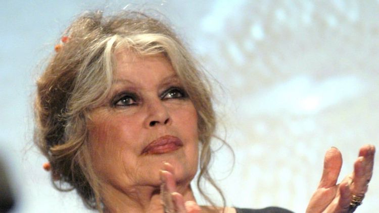 Brigitte Bardot attaquée par une infirmière avec "une fourchette", scène surréaliste à l'hôpital