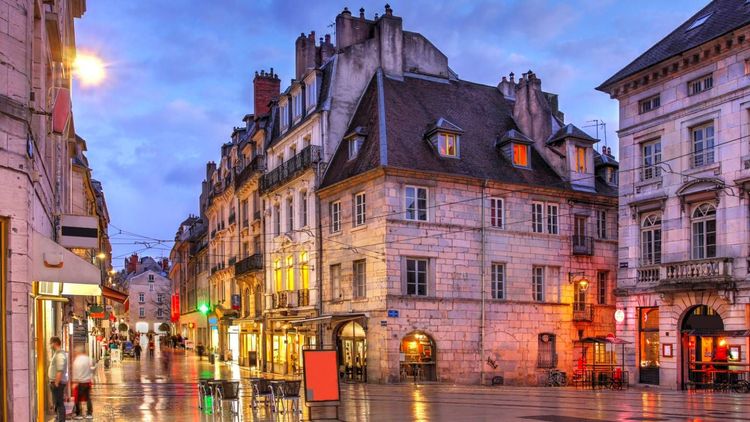 Immobilier à Besançon : évolution contrastée entre prix d'achat et loyers en mars 2026