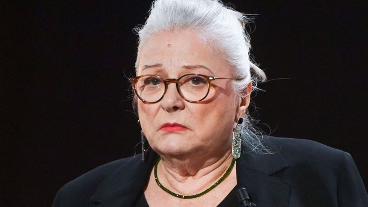 Josiane Balasko cash sur sa fortune : “On va pas être le plus riche du cimetière”