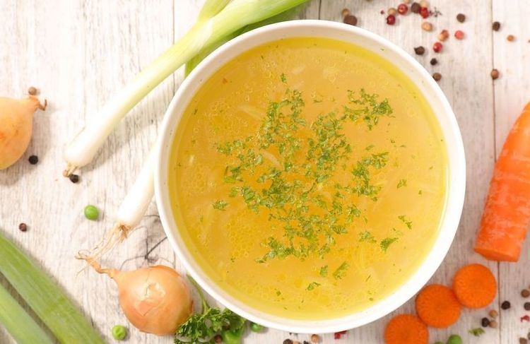 Détox après les fêtes : le bouillon idéal pour purifier le corps et bien commencer l’année