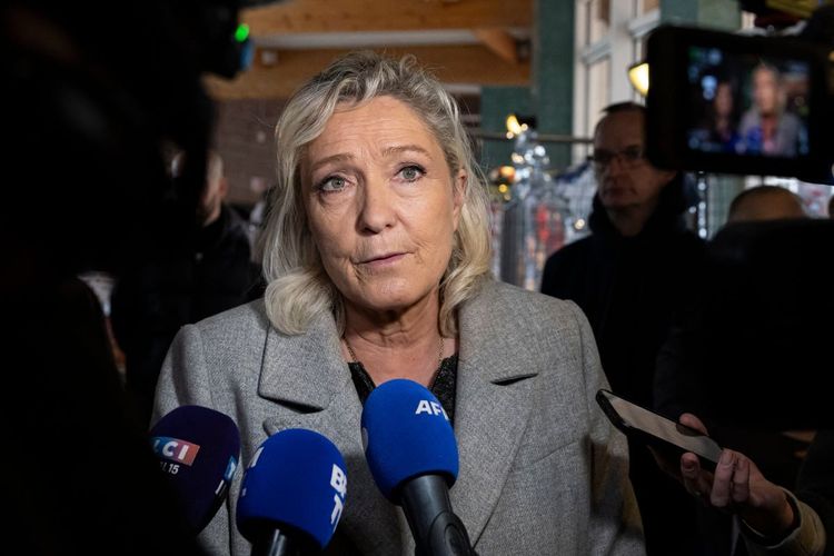 "Baiser de la mort" entre Elon Musk et Marine Le Pen : "Je ne suis pas gêné par ce soutien"
