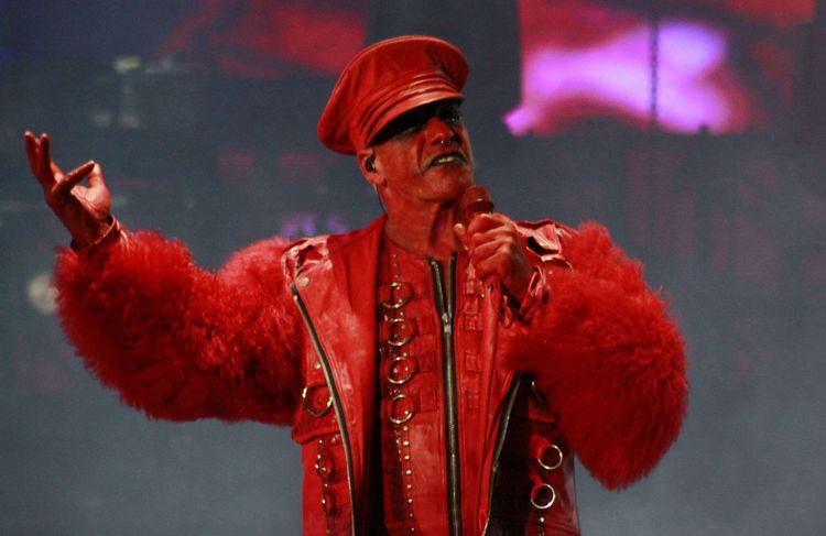 Rammstein : des festivalières du Hellfest racolées pour « tenir compagnie » au chanteur Till Lindemann