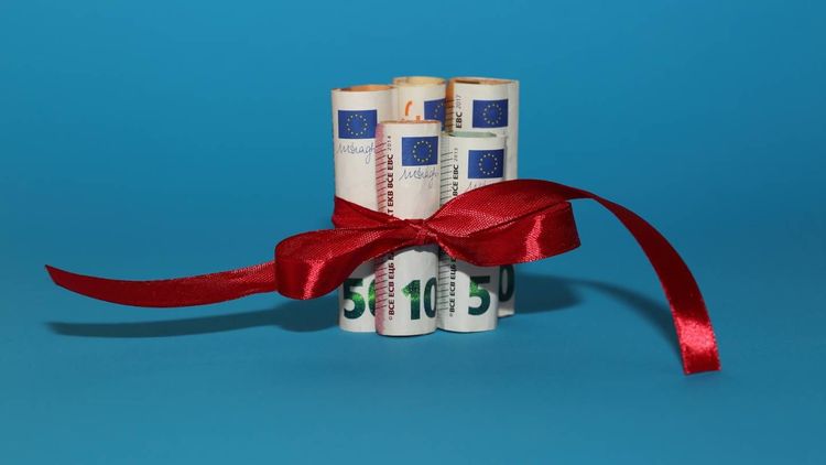 « Je déclare des dons. Comment les impôts font la différence entre le crédit de 75% et 66% ? »