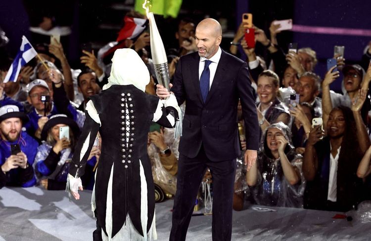 JO 2024 : qui était le personnage masqué de la cérémonie d’ouverture ?