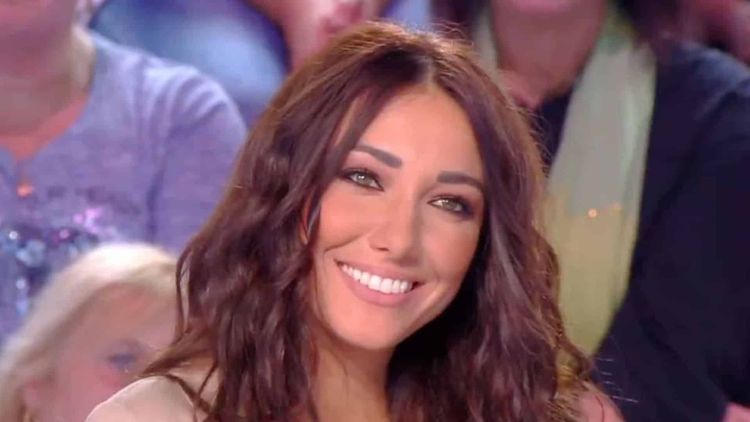 Delphine Wespiser totalement nue : elle se déshabille intégralement pour la bonne cause (et ça ne plaît pas à tout le monde)