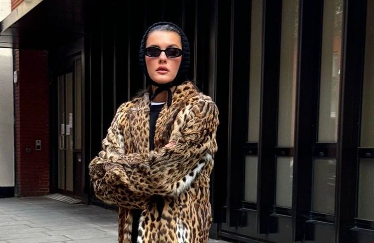 Cet hiver, les modeuses ne jurent que par cet accessoire pour la tête