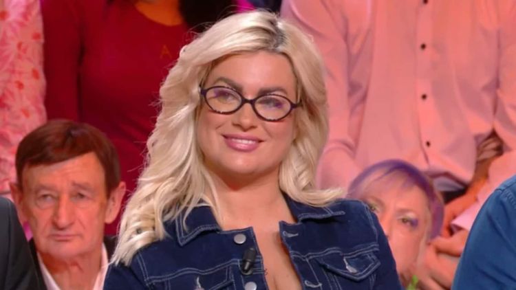 "Le même salaire qu'un footballeur" : invitée avec TBT9, Carla Moreau se livre cash sur sa fortune !