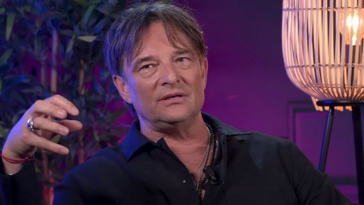 David Hallyday revisite les chansons de son père sur scène : "Je ressens une charge…"