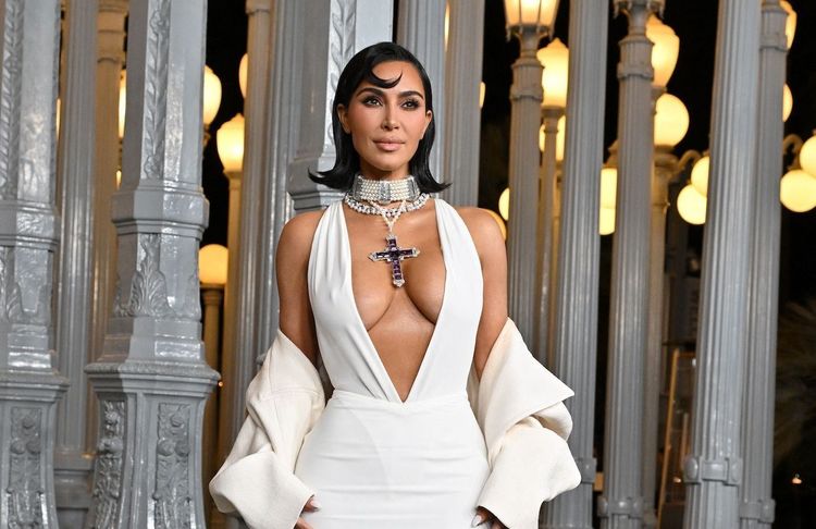 Kim Kardashian porte l'emblématique collier de la princesse Diana
