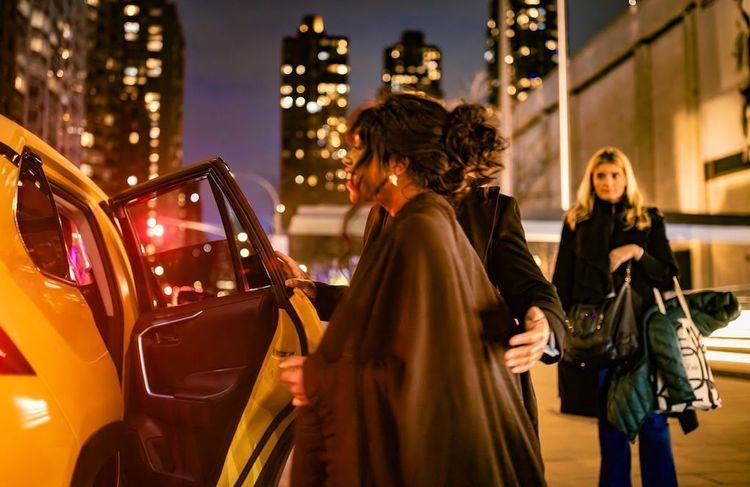 Votre ex a trouvé l’amour juste après votre rupture ? Ça pourrait être lié à la « théorie du taxi »