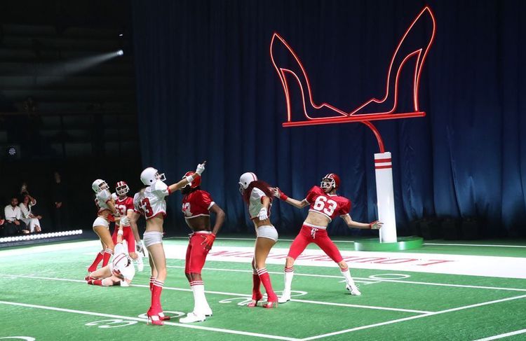 ELLE Débriefe - Fashion Week jour 4 : le sosie de Léa Seydoux, le Super Bowl déjanté de Louboutin