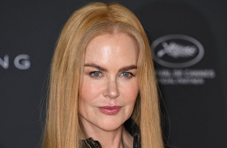Nicole Kidman dévoile ses cheveux naturellement ondulés sur une photo prise en coulisses du Wolrd Vogue 2025