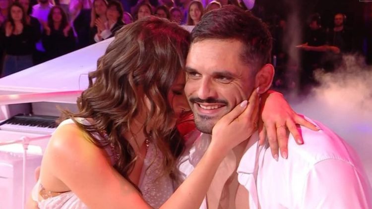 Elsa Bois et Florent Manaudou s’affichent avec des alliances : des fiançailles dans l’air pour le couple ?