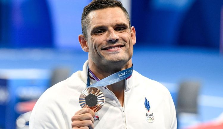 Rares photos intimes de Florent Manaudou (33 ans) dénudé et baisers langoureux avec Lola : "Vous êtes magnifique...