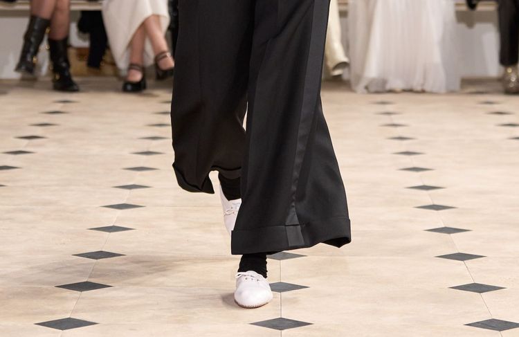 Le défilé Celine l'atteste, la chaussure préférée de Serge Gainsbourg reviendra en force à la rentrée