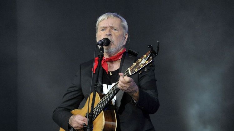 Renaud : il lâche une bombe sur les Enfoirés et règle ses comptes avec Mimi Mathy