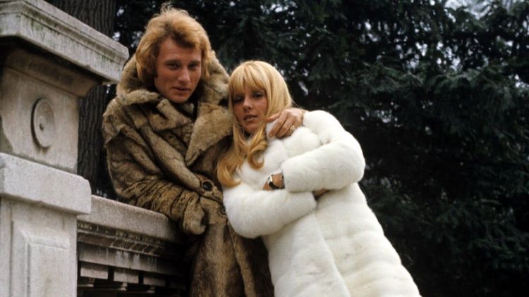Sylvie Vartan sans pudeur sur ses ébats avec Johnny Hallyday dans la piscine : "J'avoue que c'était…"
