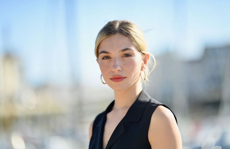 Qui est Marie Colomb, l’épatante Loana dans « Culte », la série sur « Loft Story » ?