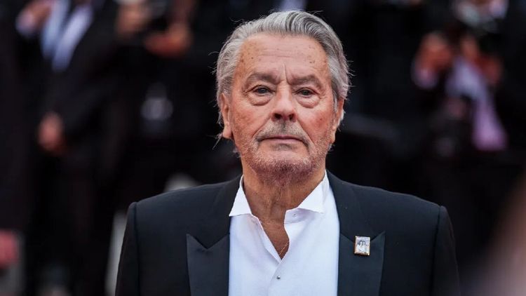 Alain Delon : un nouveau résident s'installe dans sa maison de Douchy, le voici