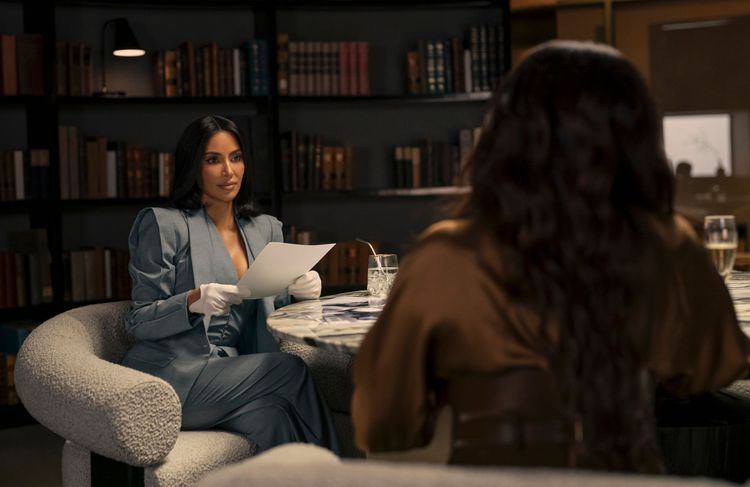« All’s Fair » : Kim Kardashian répond avec ironie à ses détracteurs sur la série Disney +