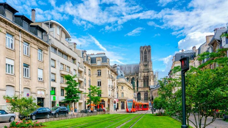 Immobilier à Reims : découvrez les prix à l'achat et à la location en mars