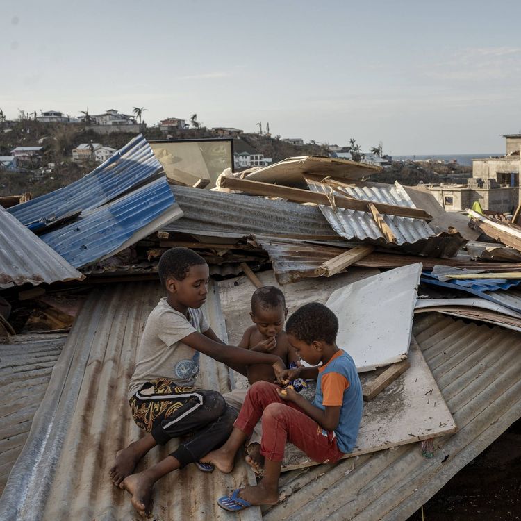 Cyclone Chido à Mayotte : que signifie la journée de deuil national décrétée ce lundi par Emmanuel Macron ?