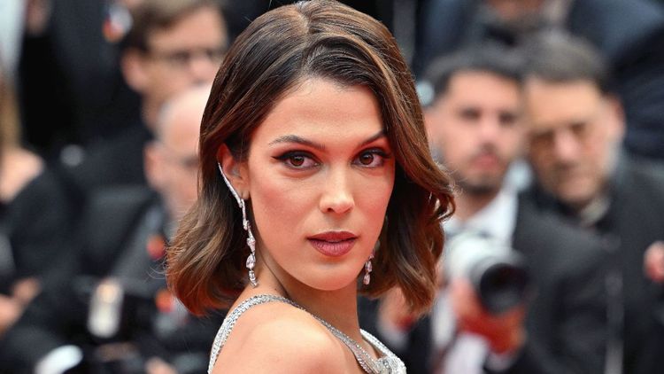 Iris Mittenaere (31 ans) évincée d’une émission culte après le déballage intime ?