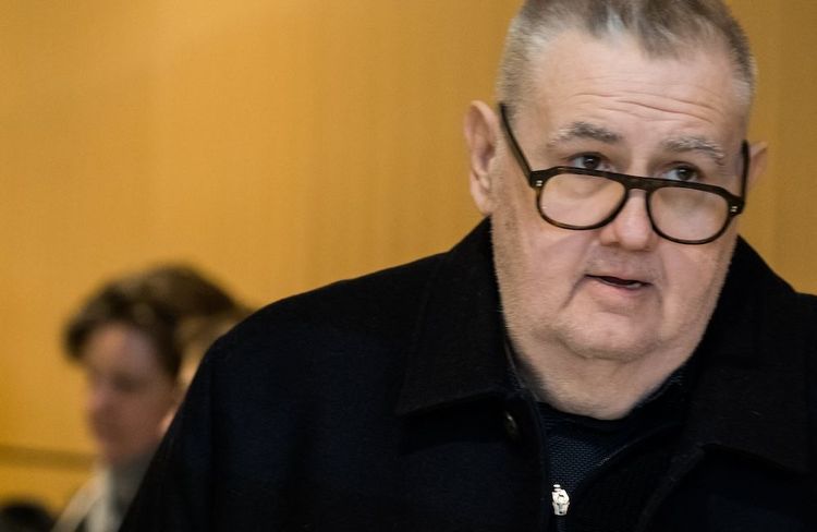 Pierre Ménès accuse Marie Portolano d’avoir détruit sa vie pour « faire son buzz »