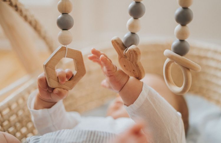 Triste, austère : connaissez-vous la « maman beige » ?