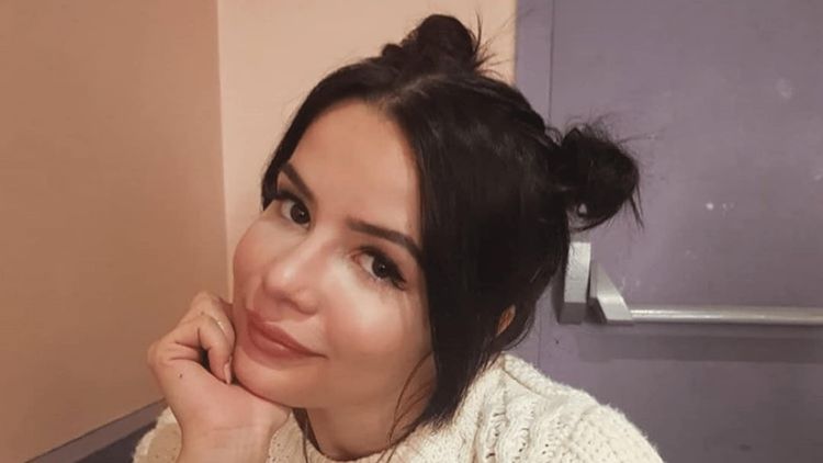 Angèle Salentino : après son passage en hôpital psychiatrique, elle s'affiche avec le crâne rasé, regardez !