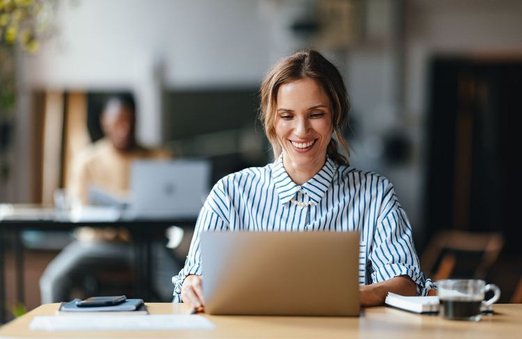 3 astuces validées par un expert pour bouger plus au bureau