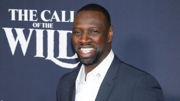 "Derrière la table, il y a..." : Omar Sy, 46 ans, révèle la collection d'objets très intime qu'il cache chez lui