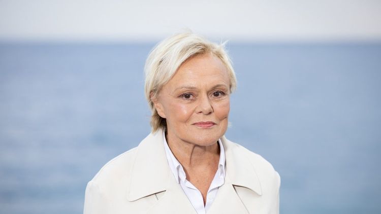 "Elle a eu des histoires avec…" : un proche de Muriel Robin balance sur sa vie amoureuse