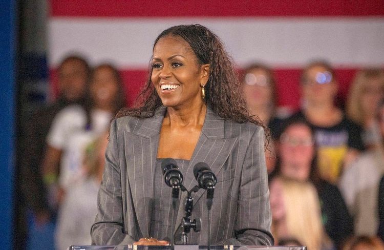 « Elles n’ont pas besoin de moi » : Michelle Obama évoque sa vision de la maternité depuis le décès de sa mère