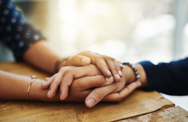 Deuil périnatal : cette Française de 100 ans se bat pour faire reconnaître son fils mort à la naissance