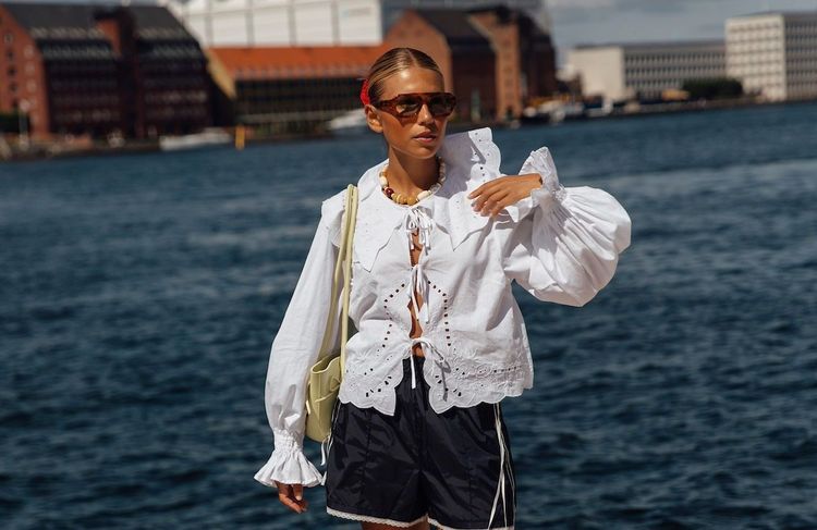 Légère, coquette et trendy : cette blouse s’impose comme l’incontournable du printemps-été