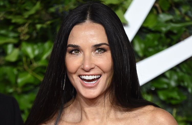 Demi Moore au défilé Gucci : la star de 61 ans confirme son statut d’icône beauté
