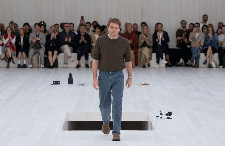 Jonathan Anderson sacré créateur de l’année pour la troisième fois consécutive aux Fashion Awards 2025