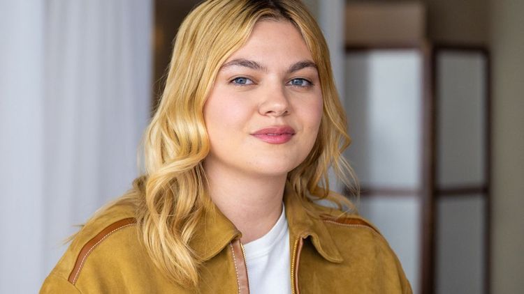 Louane : cette chanteuse qui a participé à l'Eurovision, la met en garde : "J'espère qu'elle terminera deuxième"