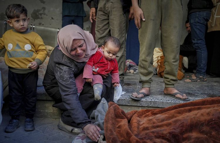 Gaza : une majorité d'enfants et de femmes victimes dans les bombardements de la nuit