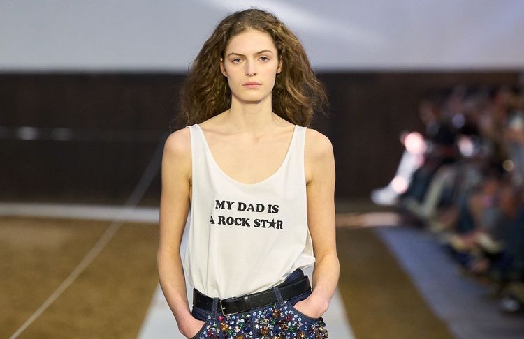 « My dad is a rock star » : Stella McCartney rend hommage à son père Paul McCartney sur le podium
