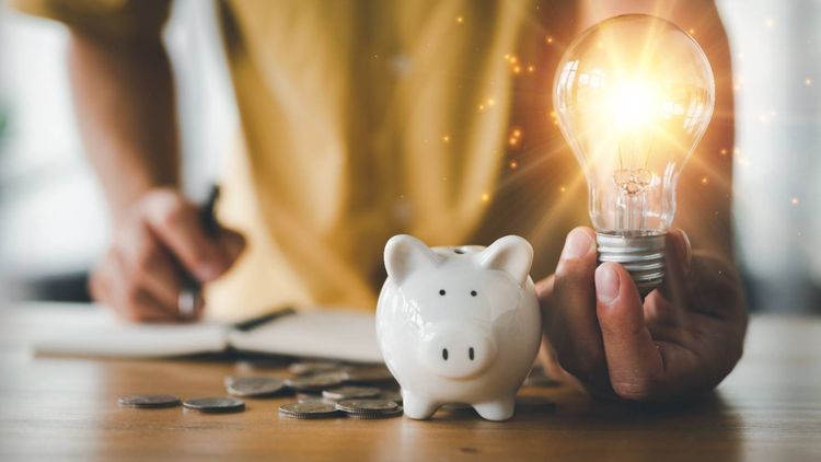 Baisse de 10% des prix de l'électricité, TVA à 5,5% sur l'énergie... Que valent ces promesses ?