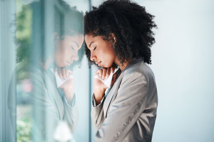 Qu’est-ce que le « Fofo », cette peur discrète qui nous empêche de prendre soin de nous ?