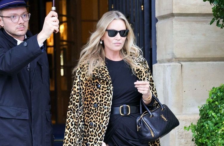 Vu sur Kate Moss et Hailey Bieber :  comment porter le manteau léopard ?