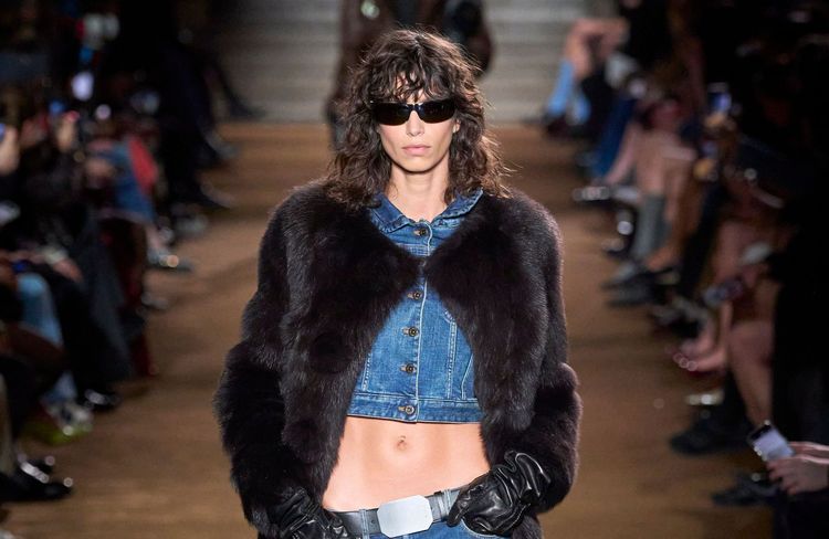 Ces petits détails qui différencient le jean slim du skinny