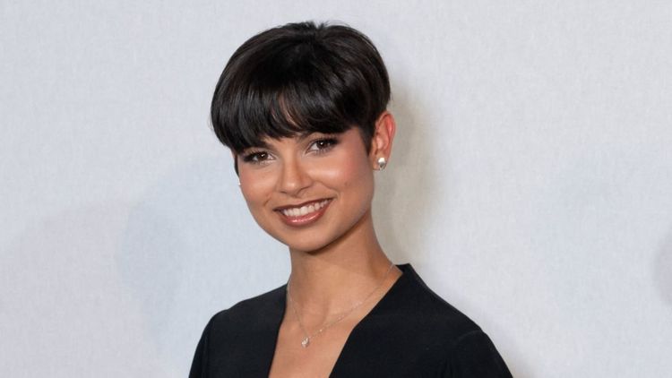 Ève Gilles incendiaire en bikini échancré : silhouette de rêve et abdos en béton, l'ex-Miss France fait grimper la température