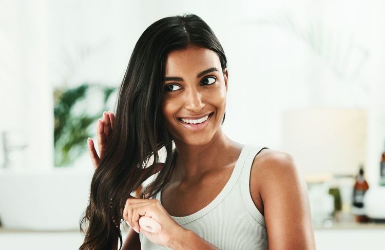 Utilisé par les grands-mères indiennes, cet ingrédient capillaire est l’alternative au shampoing pour des cheveux brillants